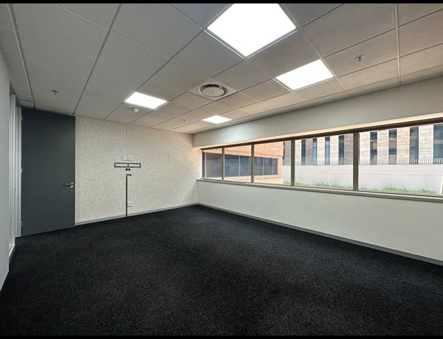 270M² OFFICE TO LET IN SANDTON CENTRAL